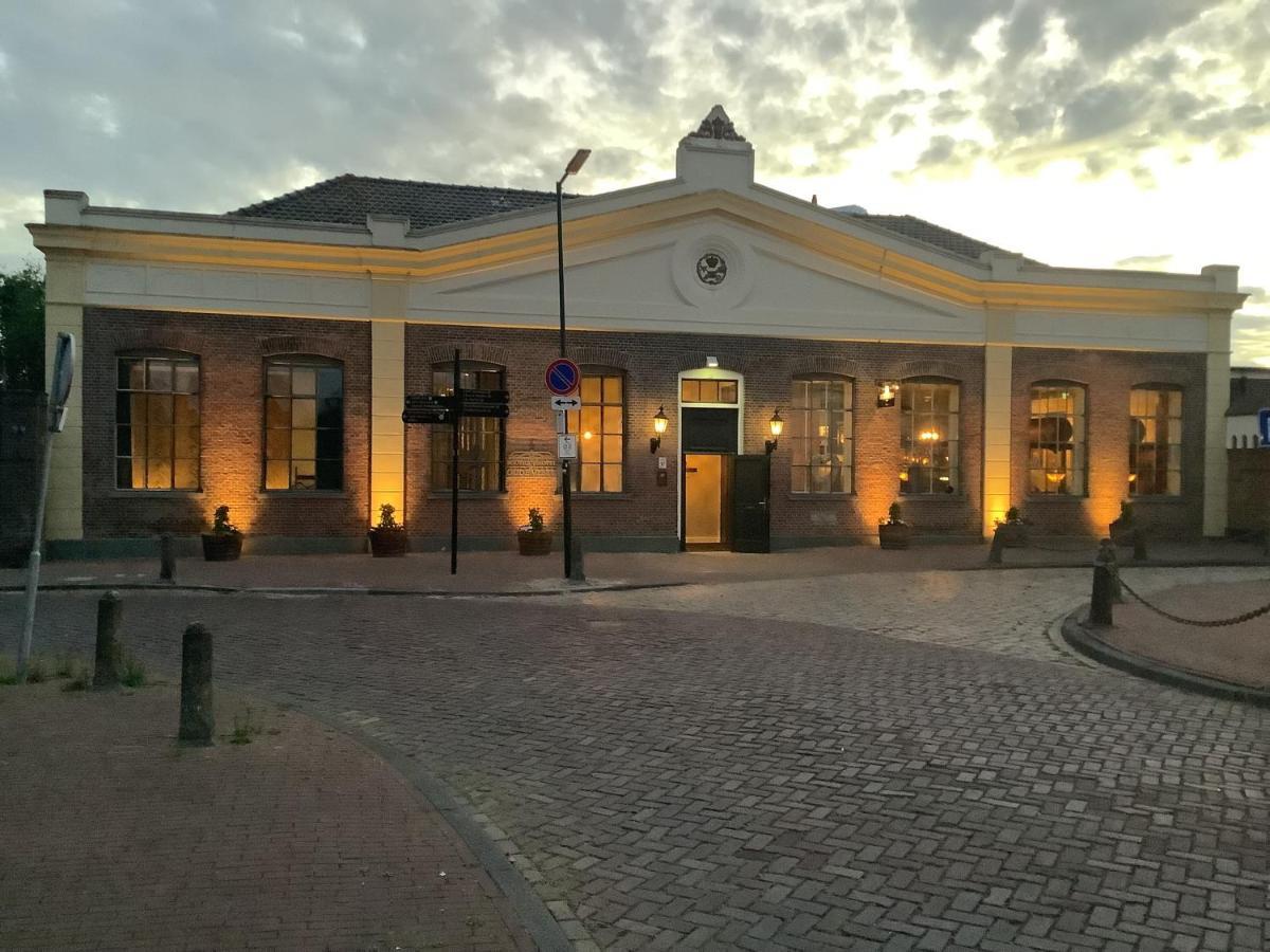 Boutique Hotel De Oude Veste Hellevoetsluis Esterno foto