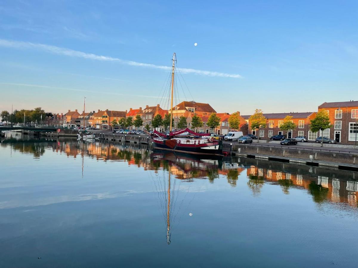 Boutique Hotel De Oude Veste Hellevoetsluis Esterno foto