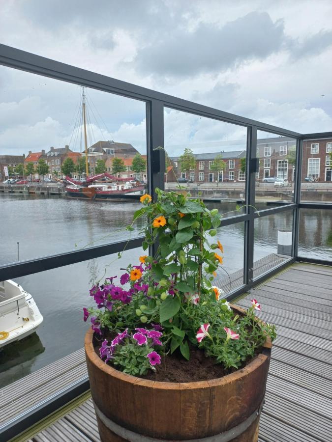 Boutique Hotel De Oude Veste Hellevoetsluis Esterno foto
